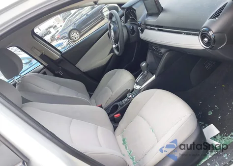 2019 Toyota Yaris Le z USA, uszkodzony, nr VIN 3MYDLBYV7KY509419